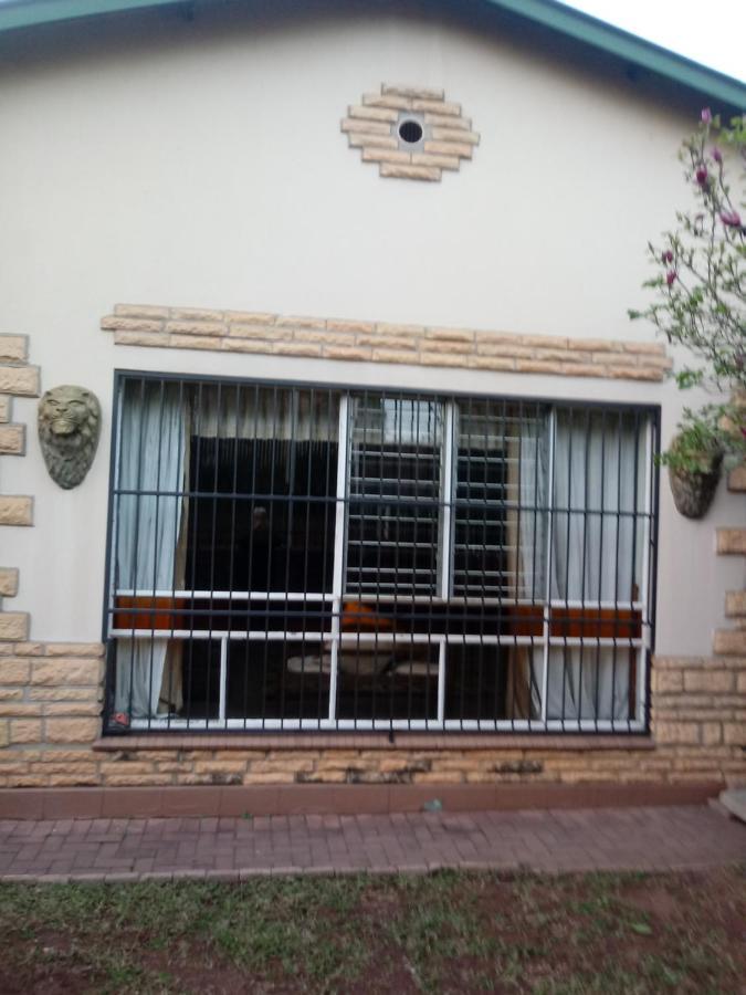 Accommodation@42 Capital Pretoria-Noord Esterno foto